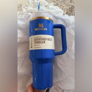 Stanley Blue Arctic Twist Quencher H2.0 Tumbler 40 oz brand new in box